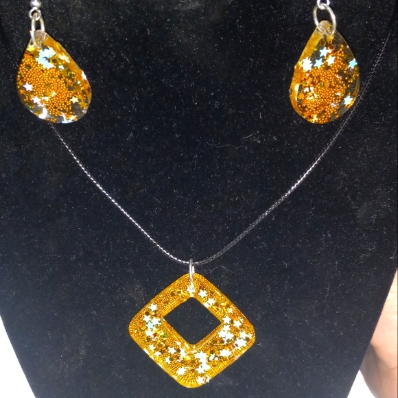 Jewelry - Resin Necklace and earrings set